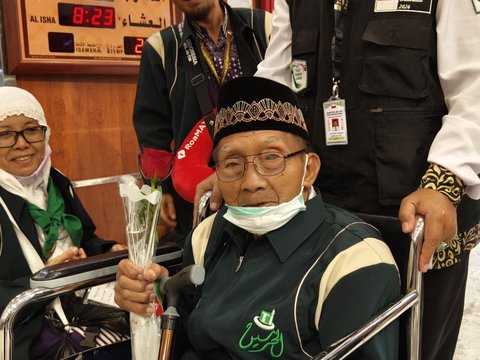 The Story of Mbah Harjo, a 110-Year-Old Veteran who Became the Oldest Pilgrim of Hajj