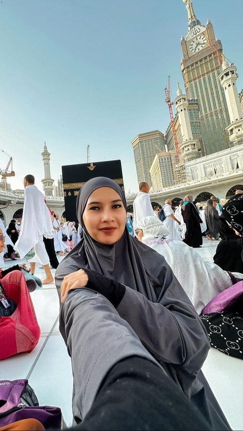 Potret Soraya Rasyid sebelum Akui Tampung Andrew Andika, Sempat Unggah Momen Umrah Sambil Menangis di Depan Kabah