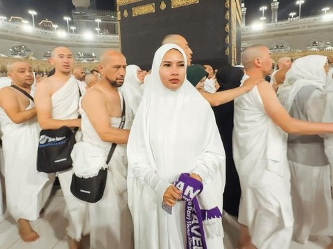 10 Photos of Soraya Rasyid Before Acknowledging She Hosts Andrew Andika, Once Uploaded a Moment of Umrah While Crying in Front of the Kaaba