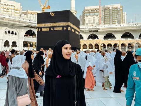 10 Photos of Soraya Rasyid Before Acknowledging She Hosts Andrew Andika, Once Uploaded a Moment of Umrah While Crying in Front of the Kaaba