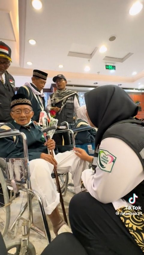 Momen Mbah Hardjo Jemaah Haji Tertua Indonesia yang Berusia 110 Tahun Tiba di Madinah, Penuh Semangat