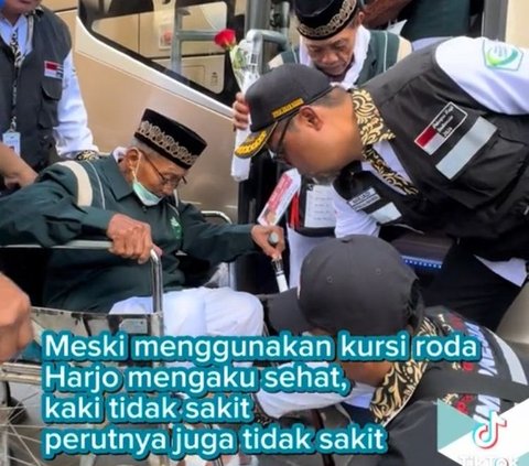 Momen Mbah Hardjo Jemaah Haji Tertua Indonesia yang Berusia 110 Tahun Tiba di Madinah, Penuh Semangat