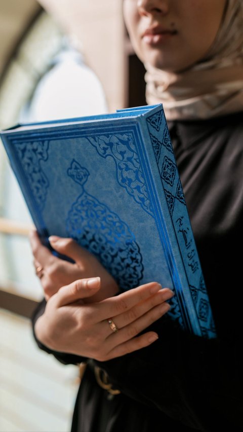 7 Manfaat Mengaji Al-Quran saat Hamil, Anak Jadi Lebih Kreatif dan Mudah Menghafal