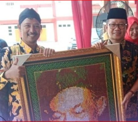 Ciptakan Karya Batik Lukis, Seniman Ini Punya Cara Unik untuk Kenalkan Batik Demak