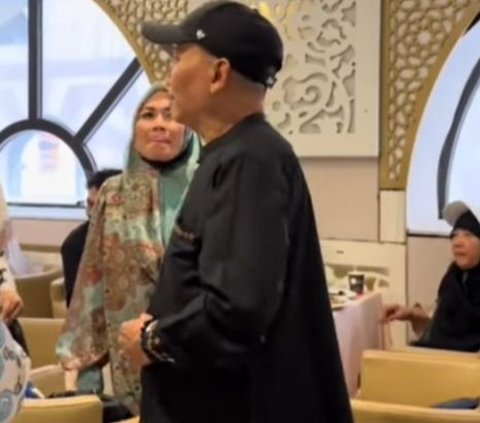 Viral Video of Father Rozak Getting Emotional during Hajj, Unable to Accept Indonesians Being Insulted as Poor by Malaysian Pilgrims