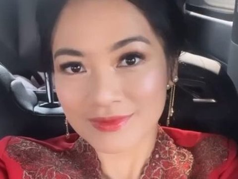 Potret Cantik Titi Kamal saat Hadir di Acara Wisuda Anak, Tampil Mengenakan Busana Kebaya