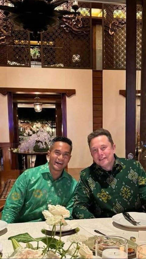 Elon Musk Wears Bomba Woven Shirt from Central Sulawesi while in Bali