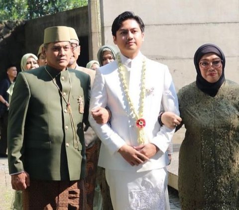 Portrait of Onky Alexander's Daughter's Wedding 'Catatan Si Boy' Attended by Tutut and Titiek Soeharto