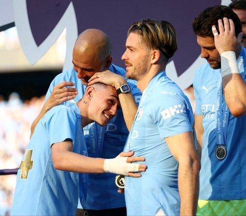 FOTO: Euforia Manchester City Cetak Sejarah dan Rekor Baru Juara 4 Kali Beruntun Usai Angkat Trofi Liga Inggris 2023/2024