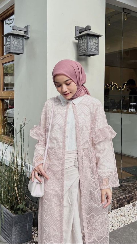 Pilihan Modest Dress Warna Soft Beraura Elegan, Look Jadi Cantik Banget<br>