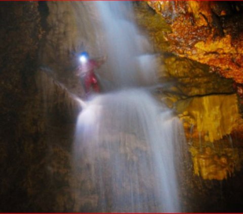 Menjelajahi Keindahan Goa Barat di Kebumen, Punya 100 Air Terjun dan Punya Julukan 