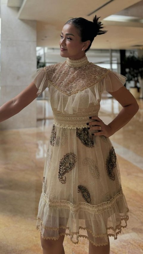 Historical Dress Designer Nirina Zubir Bought 24 Years Ago, Now Wearing Again