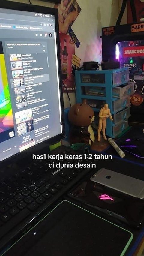 Dua tahun menjadi desainer, ia pun mulai bisa mengupgrade peralatan.