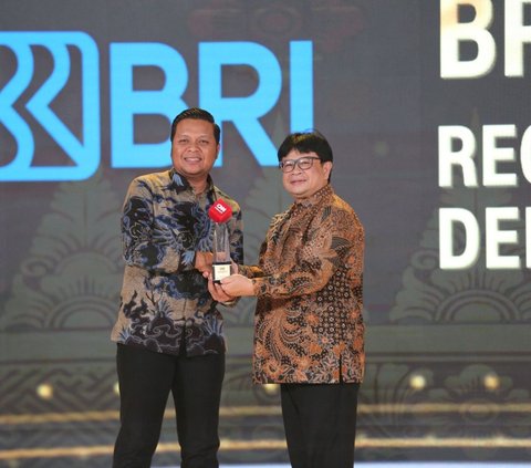 Penghargaan ini sekaligus menandai BRI atas keberhasilannya menaikkelaskan UMKM melalui pengembangan dan pembinaan pelaku usaha dalam berbisnis.