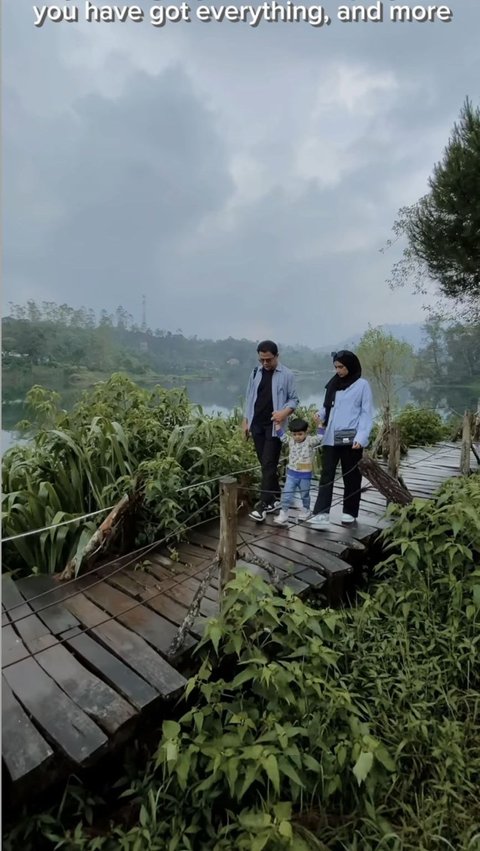 Foto Kedekatan Nadya Mustika dengan Buah Hatinya, Baihaqqi Ramadhan yang Lucu <br>