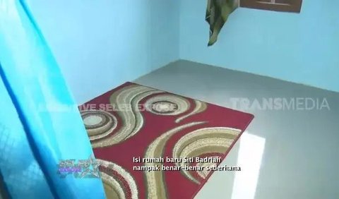 Rumah yang ditinggali oleh orang tua Sibad ini juga memiliki ruang untuk beribadah.