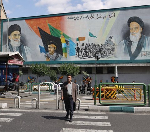 FOTO: Berkabung, Begini Suasana Ibu Kota Iran Dipenuhi Baliho untuk Mengenang Presiden Ebrahim Raisi