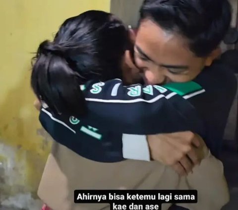 6 Potret Betrand Peto Melepas Rindu dengan Keluarga di NTT saat Pulang untuk Melayat Nenek yang Baru Meninggal