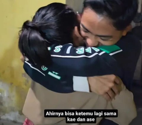 6 Potret Betrand Peto Melepas Rindu dengan Keluarga di NTT saat Pulang untuk Melayat Nenek yang Baru Meninggal