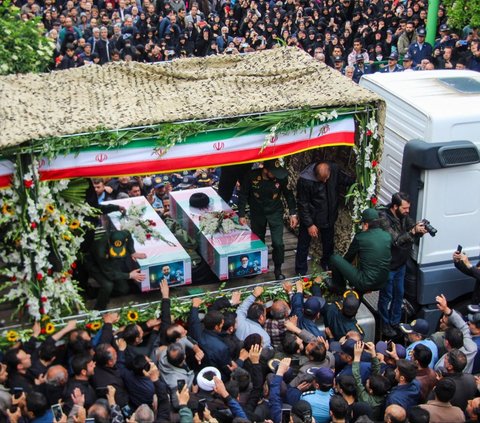 FOTO: Penampakan Lautan Manusia Padati Iring-iringan Jenazah Presiden Iran Ebrahim Raisi