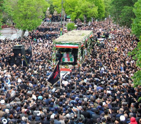 FOTO: Penampakan Lautan Manusia Padati Iring-iringan Jenazah Presiden Iran Ebrahim Raisi