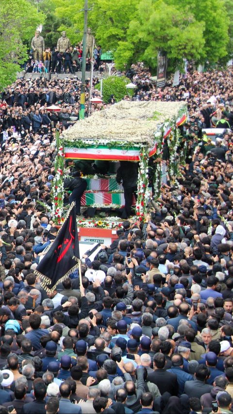 FOTO: Penampakan Lautan Manusia Padati Iring-iringan Jenazah Presiden Iran Ebrahim Raisi