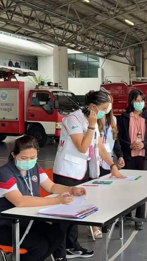 Pihak maskapai juga mengirim tim ke Bangkok untuk memberikan bantuan yang diperlukan oleh para penumpang.