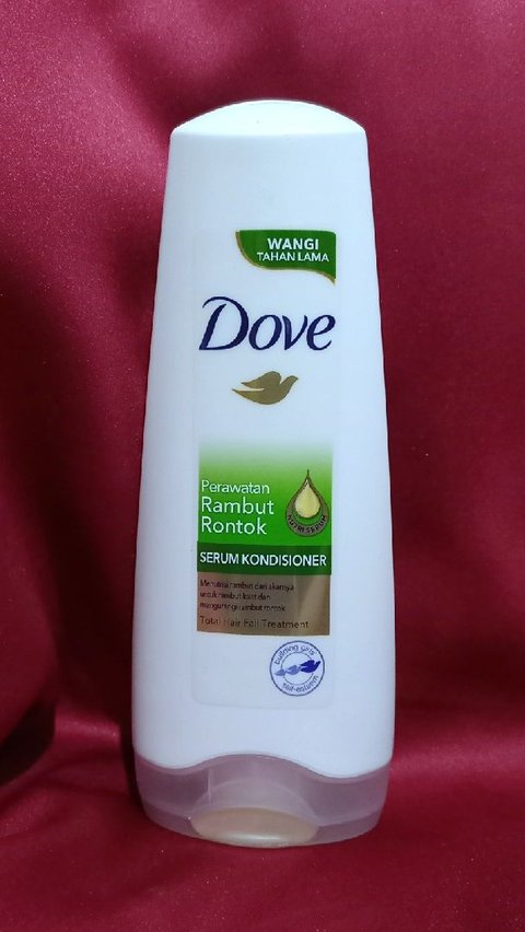 1. Dove Kondisioner untuk Perawatan Rambut Rontok<br>