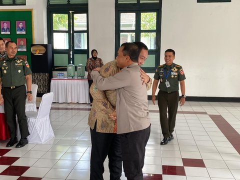 Momen Hendi dan Ahmad Luthfi Berpelukan Di Tengah Hangat Isu Pilgub Jateng 2024