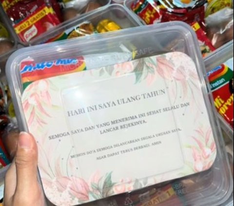 Viral Wanita Bagikan Sembako saat Ulang Tahun, Aksinya Tuai Pujian Warganet