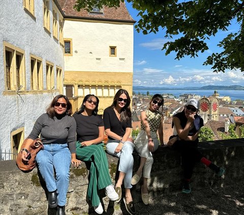 10 Potret Luna Maya saat Jalan-jalan di Swiss, Tetap Cantik dan Awet Muda di Usia 40 Tahun