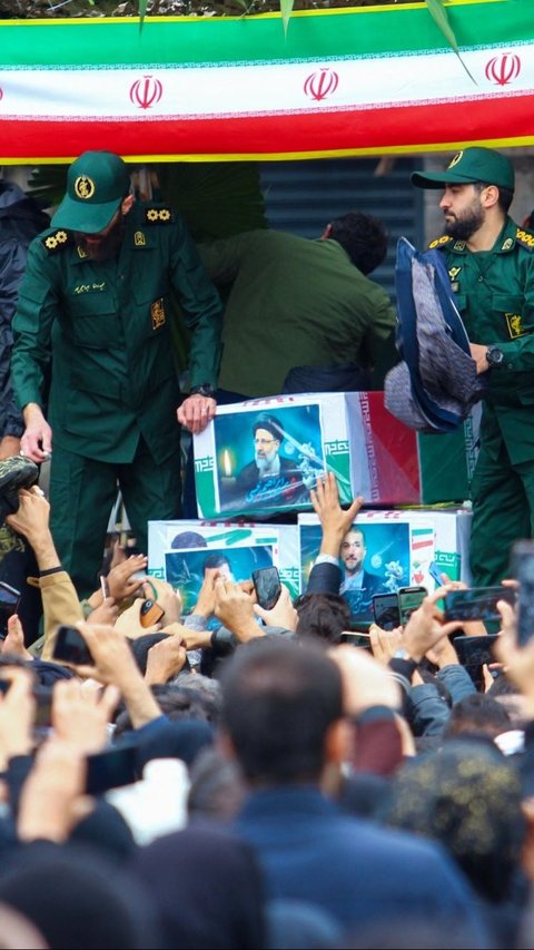 Detik-Detik Pemakaman Presiden Ebrahim Raisi Diantar Ribuan Warga Iran