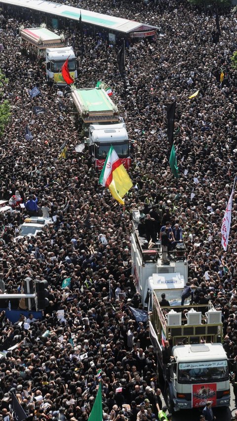 FOTO: Penampakan Jutaan Warga Iringi Prosesi Pemakaman Jenazah Presiden Iran Ebrahim Raisi di Teheran
