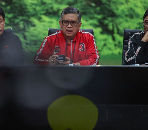 FOTO: Momen Hasto Blak-blakan Jokowi Tak Diundang di Rakernas V PDIP, Ini Alasannya