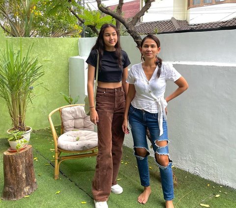 10 Portraits of Putri Nova Eliza, Naima who is already a teenager, her beauty and body posture rival her mother's