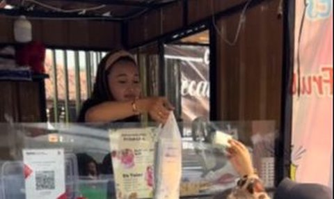 Keluar dari Zona Nyaman, Begini Nasib   Wanita Nekat Resign dari Honorer Pemprov   buat Jualan Es di Pinggir Jalan