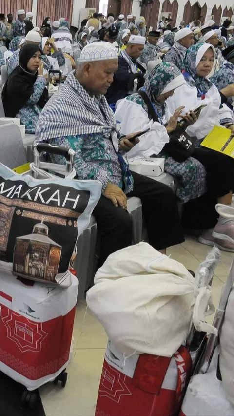 The Story of Rohmat Suddenly Becoming a Massage Therapist for Indonesian Hajj Pilgrims at the Nabawi Mosque