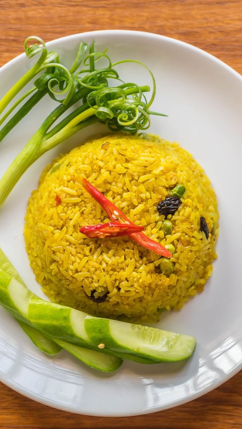 2. Nasi Kuning Rumahan Simpel