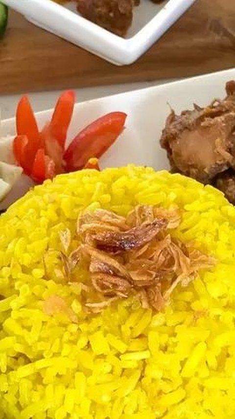 3. Nasi Kuning Bumbu Instan Magic Com