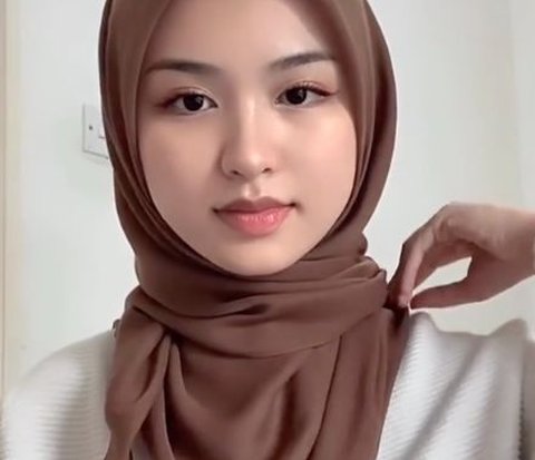 Slender Face with Square Hijab Tutorial 'Sat Set'