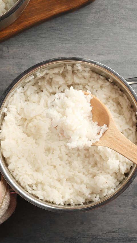 <b>Tips Buat Nasi Kering di Rice Cooker Jadi Kembali Pulen, Cukup Tambahkan 1 Bahan Ini</b>