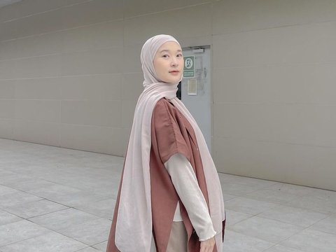 Japanese Vibe Hijab Style, Rely on Flowy Pastel Outfit