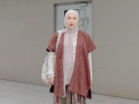 Japanese Vibe Hijab Style, Rely on Flowy Pastel Outfit