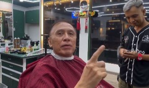 Momen Jenderal Polisi Cukur Rambut Sampai ke Malaysia, Dibuat Kaget sama Asal Tukang Cukur dan Lagu