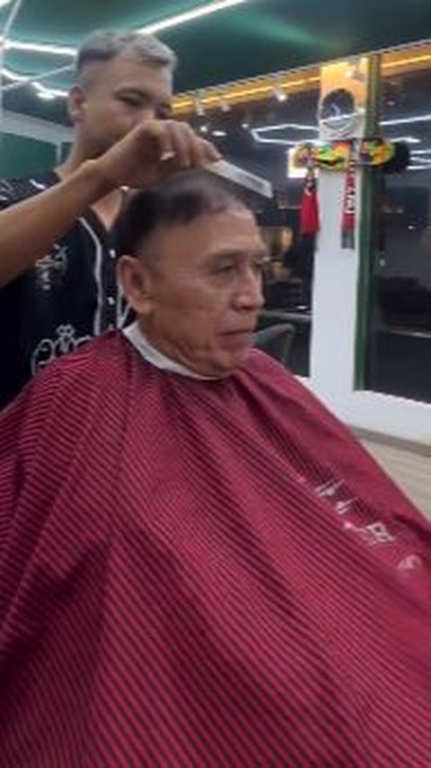 Momen Jenderal Polisi Cukur Rambut Sampai ke Malaysia, Dibuat Kaget sama Asal Tukang Cukur dan Lagu