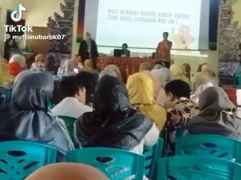 Viral Detik-Detik Seorang Pria Meninggal saat Sedang Stand Up Comedy dengan Bahasa Jawa