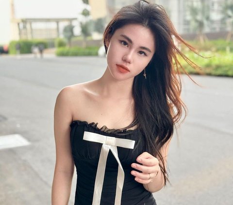 Potret Zoe Levana Perlihatkan Perut Rata dan Pinggang Mungil Bikin Netizen Iri