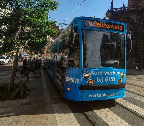 FOTO: Menjelajahi Amsterdam dengan Transportasi Trem yang Ikonik