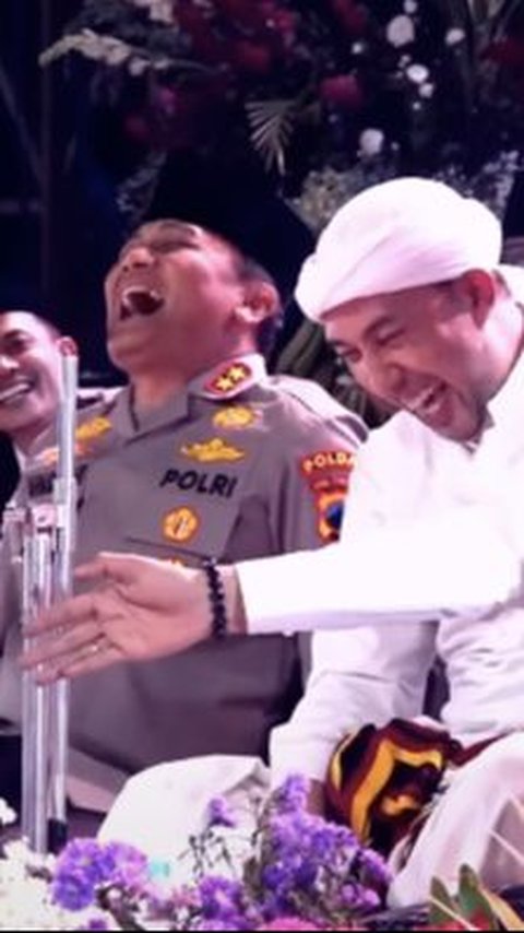 ⁠⁠Tawa Ngakak Irjen Ahmad Luthfi saat Diroasting Anwar Zahid, “Kamu Bukan Akpol kok Bisa Jadi Jenderal, Bagaimana Ceritanya?”<br>