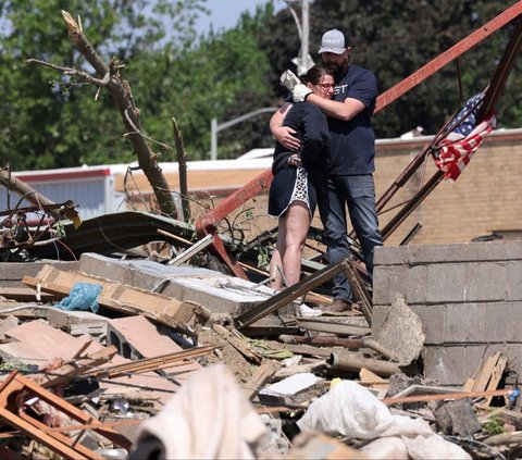 FOTO: Ngerinya Tornado Mematikan Hantam Kota di AS, Rumah-Rumah Rata dengan Tanah